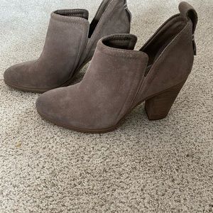 Vince Camuto shoe boots size 7.5 great condition